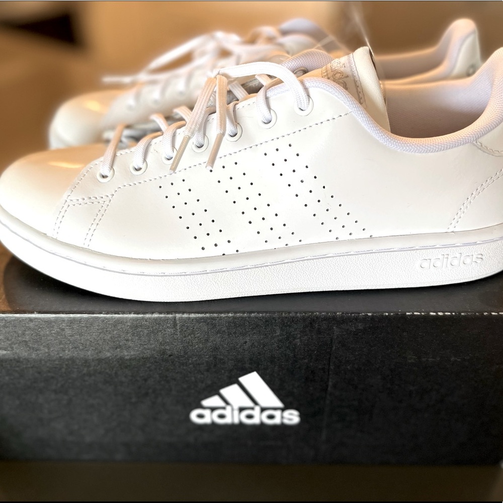 NWT Adidas Advantage tennis shoes. Women’s 10.5
